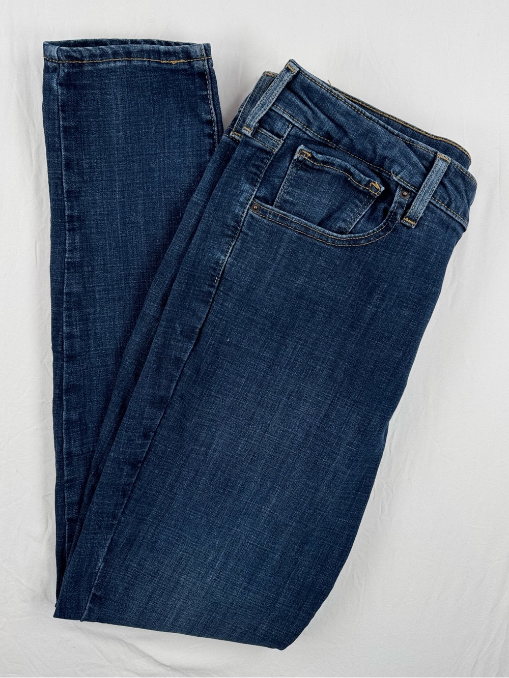 Levi's Women's 721 High Rise Skinny Jeans in Dark Blue Wash - Picture 4 of 8